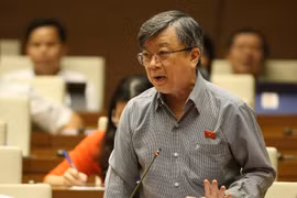 Đại biểu Quốc hội Thành phố Hồ Chí Minh Trương Trọng Nghĩa đặt câu hỏi chất vấn. (Ảnh: Dương Giang/TTXVN)