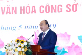 Thủ tướng Nguyễn Xuân Phúc, Chủ tịch Hội đồng Thi đua-Khen thưởng Trung ương phát biểu tại Lễ phát động. (Ảnh: Thống Nhất/TTXVN)