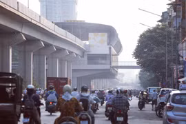 Hà Nội đang trải qua đợt ô nhiễm không khí kéo dài, kể từ 13/9 tới nay. (Ảnh: Thành Đạt/TTXVN)