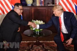 Tổng thống Mỹ Donald Trump và nhà lãnh đạo Triều Tiên Kim Jong-un. (Nguồn: THX/TTXVN)