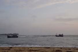 Lai dắt tàu cá. (Ảnh minh họa. Nguồn: TTXVN)