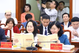 Ra mắt cuốn sách "Phát huy truyền thống Đại đoàn kết toàn dân tộc, xây dựng đất nước ta ngày càng giàu mạnh, văn minh, hạnh phúc" của Tổng Bí thư Nguyễn Phú Trọng. (Ảnh: Minh Đức/TTXVN)
