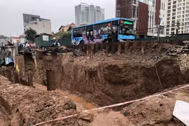 Hà Nội: Ngổn ngang công trường dự án mở rộng đường Âu Cơ