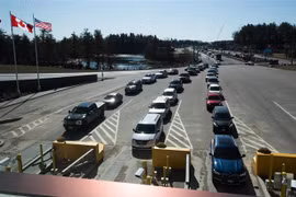 Biên giới Canada-Mỹ tại khu vực Lansdowne, Ontario, Canada, đóng cửa ngày 22/3/2020 trong bối cảnh dịch COVID-19 lan rộng. (Ảnh: AFP/ TTXVN)