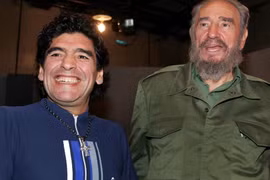 Maradona từng xăm hình Chủ tịch Fidel vì lòng ngưỡng mộ tuyệt đối. (Ảnh: Reuters)