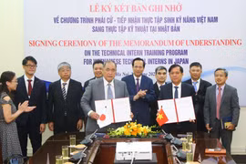 Ký kết Bản ghi nhớ về chương trình phái cử, tiếp nhận thực tập sinh kỹ năng Việt Nam sang thực tập kỹ thuật tại Nhật Bản IM Japan. (Ảnh: Hoàng Hiếu/TTXVN)