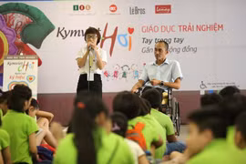 Chia sẻ câu chuyện về cuộc sống của người khuyết tật. (Ảnh: Minh Sơn/Vietnam+)