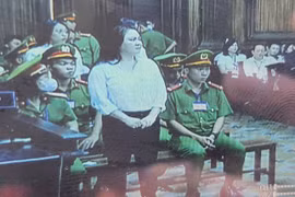 Bà Nguyễn Phương Hằng tại phiên tòa sáng 21/9. (Ảnh chụp qua màn hình)