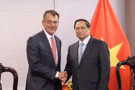 Thủ tướng Phạm Minh Chính tiếp ông Karan Bhatia, Phó Chủ tịch phụ trách Quan hệ Chính phủ và Chính sách Công Google. (Ảnh: Dương Giang/TTXVN)
