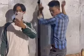 Đối tượng Đào Chí Tâm chống đối, khóa trái cửa giam 2 cán bộ bên trong công trình không phép. (Ảnh: TTXVN phát)