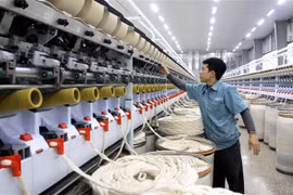 Sản xuất sợi tại Công ty TNHH Logitex, Cụm công nghiệp Vũ Ninh, huyện Kiến Xương (Thái Bình). (Ảnh: Thế Duyệt/TTXVN) 