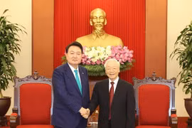 Tổng Bí thư Nguyễn Phú Trọng tiếp Tổng thống Hàn Quốc Yoon Suk Yeol. (Ảnh: Trí Dũng/TTXVN) 