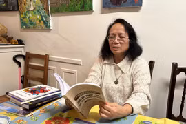 Tiến sỹ, nhà văn Việt kiều Trần Thu Dung, tác giả cuốn sách Dấu ấn Pháp-Việt qua tên những con đường. (Ảnh: Thu Hà/TTXVN)