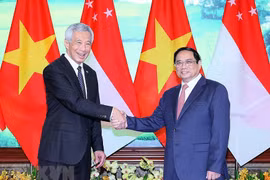 Thủ tướng Phạm Minh Chính và Thủ tướng nước Cộng hòa Singapore Lý Hiển Long. (Ảnh: Dương Giang/TTXVN) 