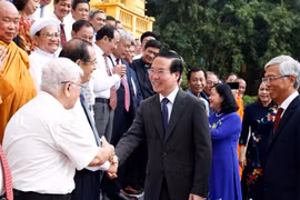 Chủ tịch nước Võ Văn Thưởng gặp mặt thân mật Đoàn đại biểu chức sắc, chức việc các tôn giáo, dân tộc thiểu số, nhân sỹ, trí thức, cá nhân tiêu biểu của Thành phố Hồ Chí Minh. (Ảnh: Thống Nhất/TTXVN)