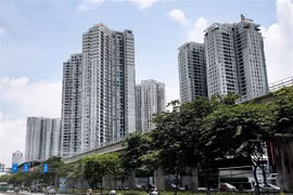 Các tòa chung cư cao tầng dọc Xa lộ Hà Nội, thành phố Thủ Đức (Thành phố Hồ Chí Minh). (Ảnh: Hồng Đạt/TTXVN) 