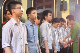 Gần 90 năm tù cho nhóm giả mạo công an lừa đảo qua điện thoại