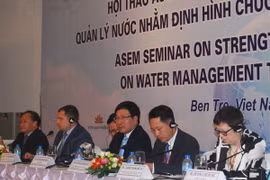 Phó Thủ tướng, Bộ trưởng Bộ Ngoại giao Phạm Bình Minh và các đại biểu tại hội thảo. (Ảnh: Văn Trí/TTXVN)