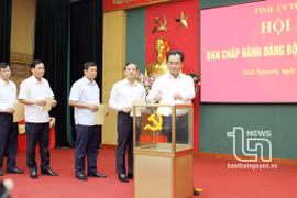 Các Ủy viên Ban Chấp hành Đảng bộ tỉnh bỏ phiếu bầu Bí thư Tỉnh ủy nhiệm kỳ 2020-2025. (Nguồn: Báo Thái Nguyên)