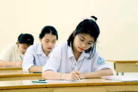Thí sinh tại điểm thi Trường THPT Tô Hiệu, thành phố Sơn La. (Ảnh: Quang Quyết/TTXVN)