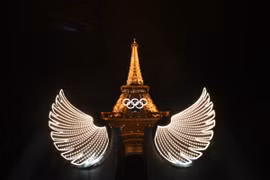 Hình ảnh Tháp Eiffel tại Lễ Khai mạc Olympic Paris 2024. (Ảnh: THX/TTXVN)