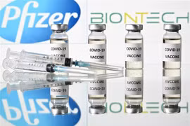 Vắcxin phòng COVID-19 do hai hãng Pfizer (Mỹ) và BioNTech (Đức) phối hợp phát triển. (Ảnh: THX/TTXVN)
