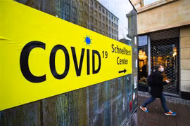 Một điểm xét nghiệm COVID-19 tại Frankfurt, Đức. (Ảnh: THX/TTXVN)