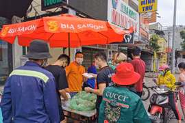 Quán cơm từ thiện của anh Dương Thiện Chơn. (Nguồn: thanhnien.vn)