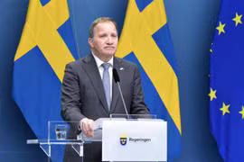 Thủ tướng Thụy Điển Stefan Lofven phát biểu tại cuộc họp báo ở Stockholm ngày 21/6/2021. (Ảnh: AFP/TTXVN)