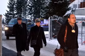 Các đại biểu đổ về Trung tâm hội nghị WEF trong ngày khai mạc Davos 2014. (Ảnh: Tố Uyên/Vietnam+)
