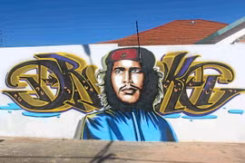 Một bức tranh tường về Người anh hùng Ernesto Che Guevara. (Nguồn: timeslive.co.za)