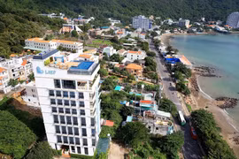Khu vực khách sạn, nhà nghỉ ở Bãi Trước, đường Trần Phú, thành phố Vũng Tàu (Bà Rịa- Vũng Tàu). (Ảnh: Hồng Đạt/TTXVN)