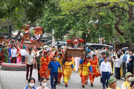 Các nghi lễ truyền thống trong Lễ hội Hoa Lư. (Ảnh: Hải Yến/TTXVN)
