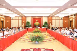 Bộ Chính trị gặp mặt Lãnh đạo, nguyên Lãnh đạo Đảng, Nhà nước. (Ảnh: Trí Dũng/ TTXVN)