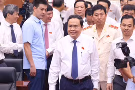 Chủ tịch Quốc hội Trần Thanh Mẫn đến dự khai mạc Kỳ họp thứ 18, Hội đồng nhân dân thành phố Hải Phòng khóa XVI, nhiệm kỳ 2021-2026. (Ảnh: Văn Điệp/TTXVN)