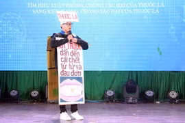 Các đội thi truyền tải thông điệp về phòng, chống tác hại thuốc lá bằng nhiều hình thức sáng tạo. (Ảnh: Trung Kiên/TTXVN)