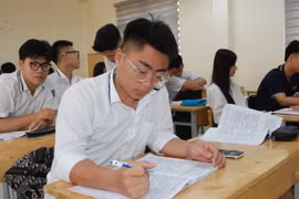 Thí sinh ôn thi tốt nghiệp trung học phổ thông. (Ảnh: PV/Vietnam+)