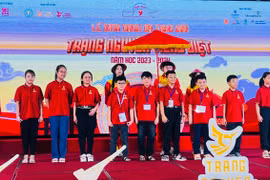 Top các thí sinh nhận Giải Trạng Nguyên, Bảng Nhãn, Tham Hoa, Hoàng Giáp, Tiến sỹ. (Ảnh: Ngọc Bích/TTXVN)