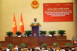 Lễ ra mắt cuốn sách “Quốc hội trong tiến trình đổi mới đáp ứng yêu cầu xây dựng, hoàn thiện Nhà nước pháp quyền xã hội chủ nghĩa Việt Nam" của Tổng Bí thư Nguyễn Phú Trọng. (Ảnh: Văn Điệp/TTXVN)
