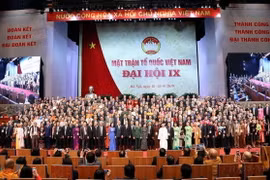 Ủy viên Ủy Ban Trung ương Mặt trận Tổ quốc Việt Nam khóa IX, nhiệm kỳ 2019-2024 ra mắt Đại hội. (Ảnh: TTXVN)