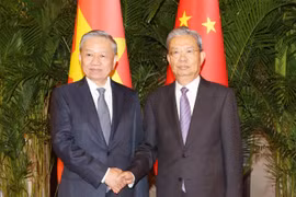 Tổng Bí thư, Chủ tịch nước Tô Lâm hội kiến Ủy viên trưởng Nhân đại toàn quốc Trung Quốc Triệu Lạc Tế. (Ảnh: Trí Dũng/TTXVN)