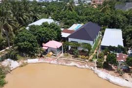 Khu vực sạt lở ven sông Tiền, đoạn thuộc phường 11, thành phố Cao Lãnh (tỉnh Đồng Tháp). (Ảnh: Nhựt An/TTXVN)