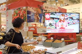 Vải thiều tươi của Việt Nam được bày bán ở một siêu thị của AEON tại Nhật Bản. (Ảnh: Đào Thanh Tùng/TTXVN)