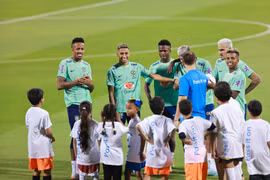Các cầu thủ Brazil trong một pha ăn mừng bàn thắng. (Nguồn: ESPN)