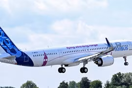Airbus A321XLR cất cánh trong chuyến bay đầu tiên tại sân bay Hamburg-Finkenwerder (Đức), ngày 15/6/2022. (Nguồn: Reuters)