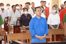 Bị cáo Ngô Phú Cường nghe toà tuyên án. (Ảnh: Thanh Sang/TTXVN)
