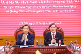 Đại biểu chủ trì hội thảo. (Ảnh: Văn Điệp/TTXVN)