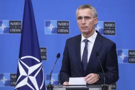Tổng thư ký NATO Jens Stoltenberg phát biểu trong một cuộc họp báo ở Brussels, Bỉ. (Ảnh: EPA/TTXVN)