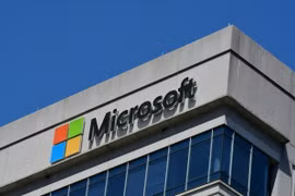 Biểu tượng Microsoft tại một tòa nhà ở Chevy Chase, Maryland, Mỹ. (Ảnh: AFP/TTXVN)