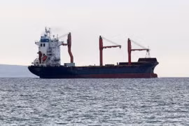 Tàu Sagamore rời cảng Larnaca. (Ảnh: Cyprus Mail)